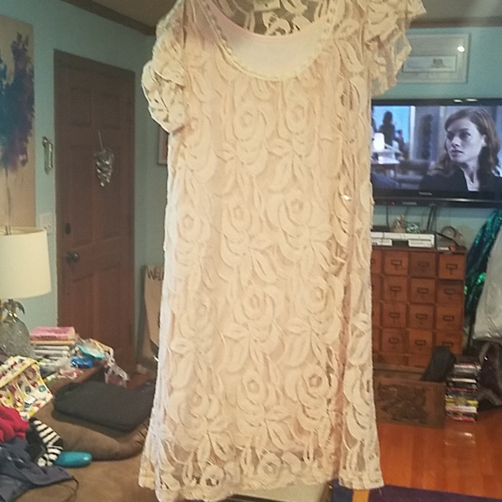 Dress by Pretty Good Sz M Light Pink Dainty. Z01